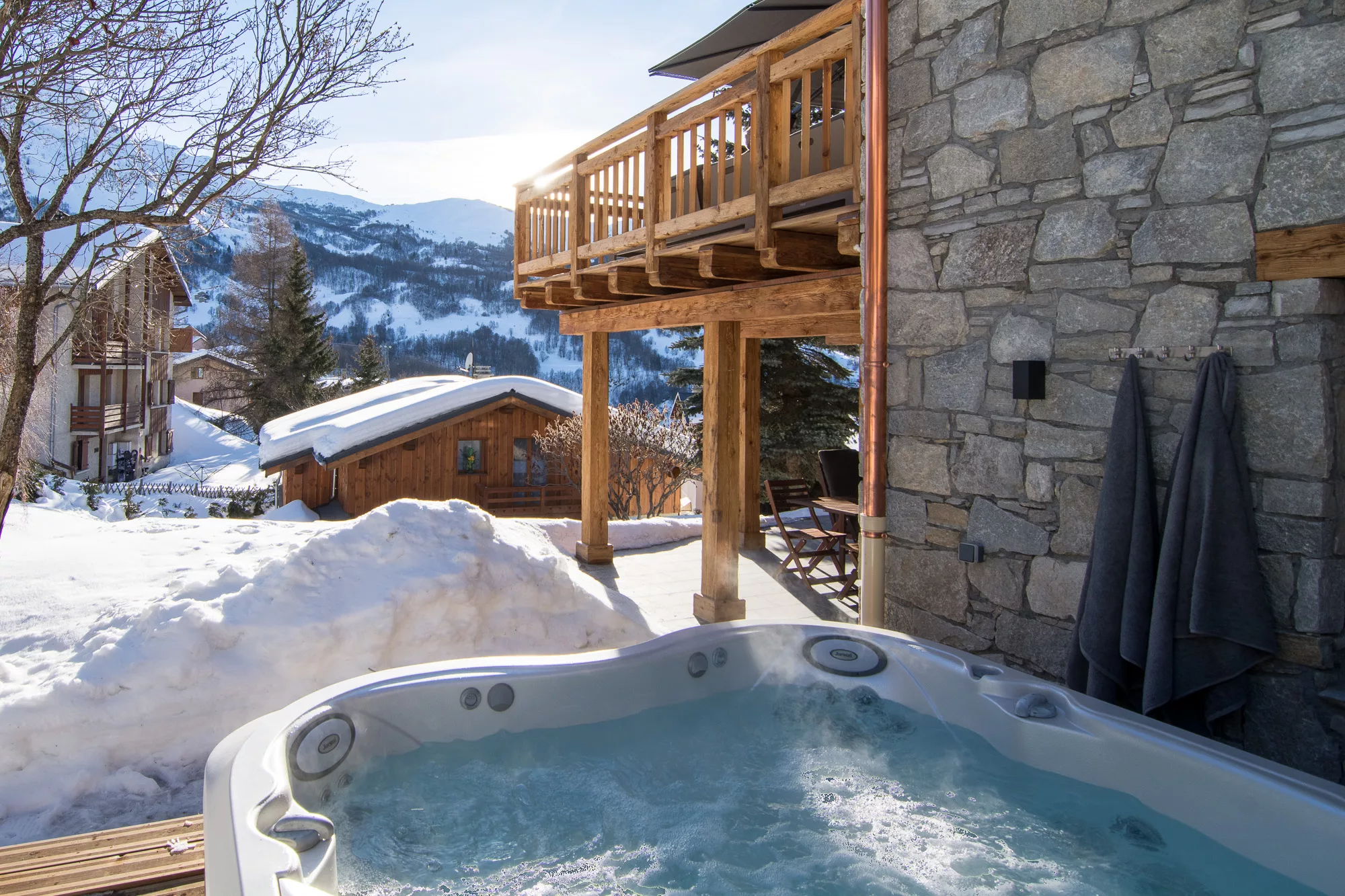 Luxury ski chalet with outdoor hot tub, 3 Valleys